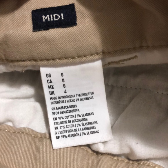 Khaki shorts - Picture 3 of 3